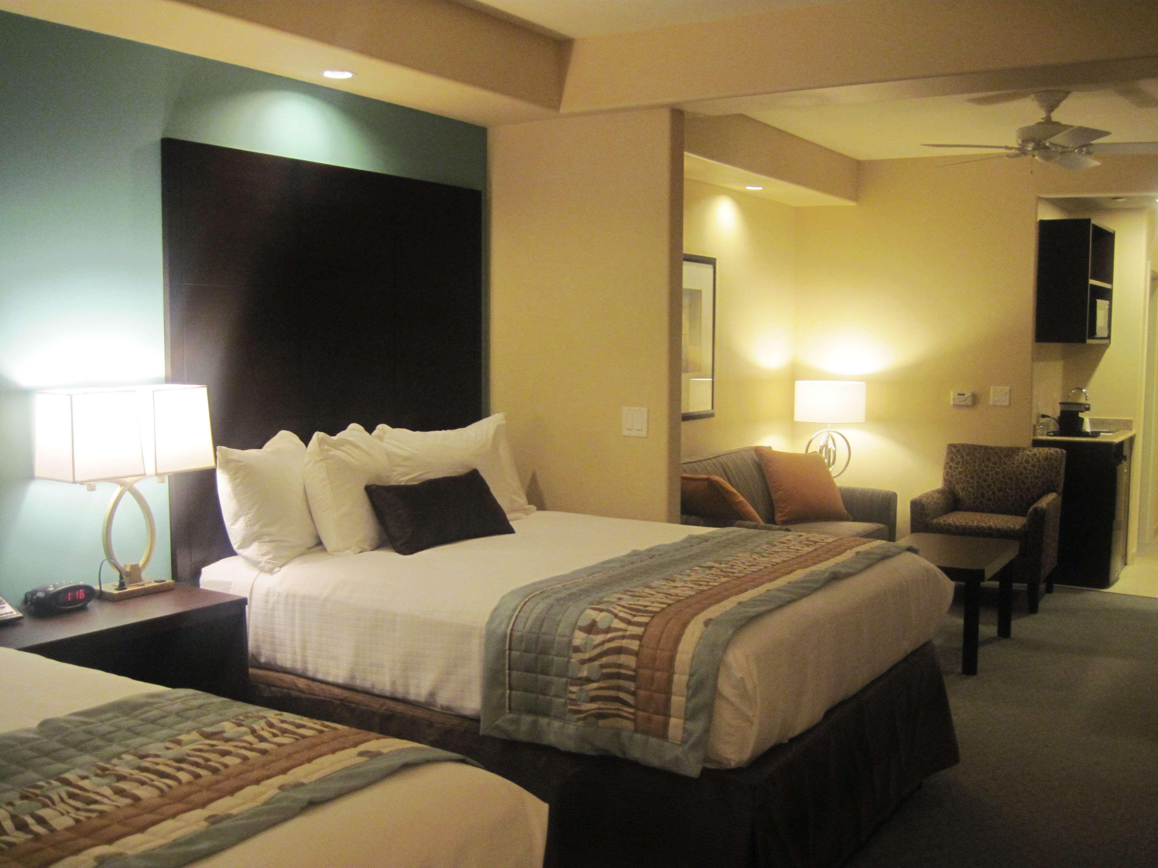 Best Western Plus Midland Suites Номер фото