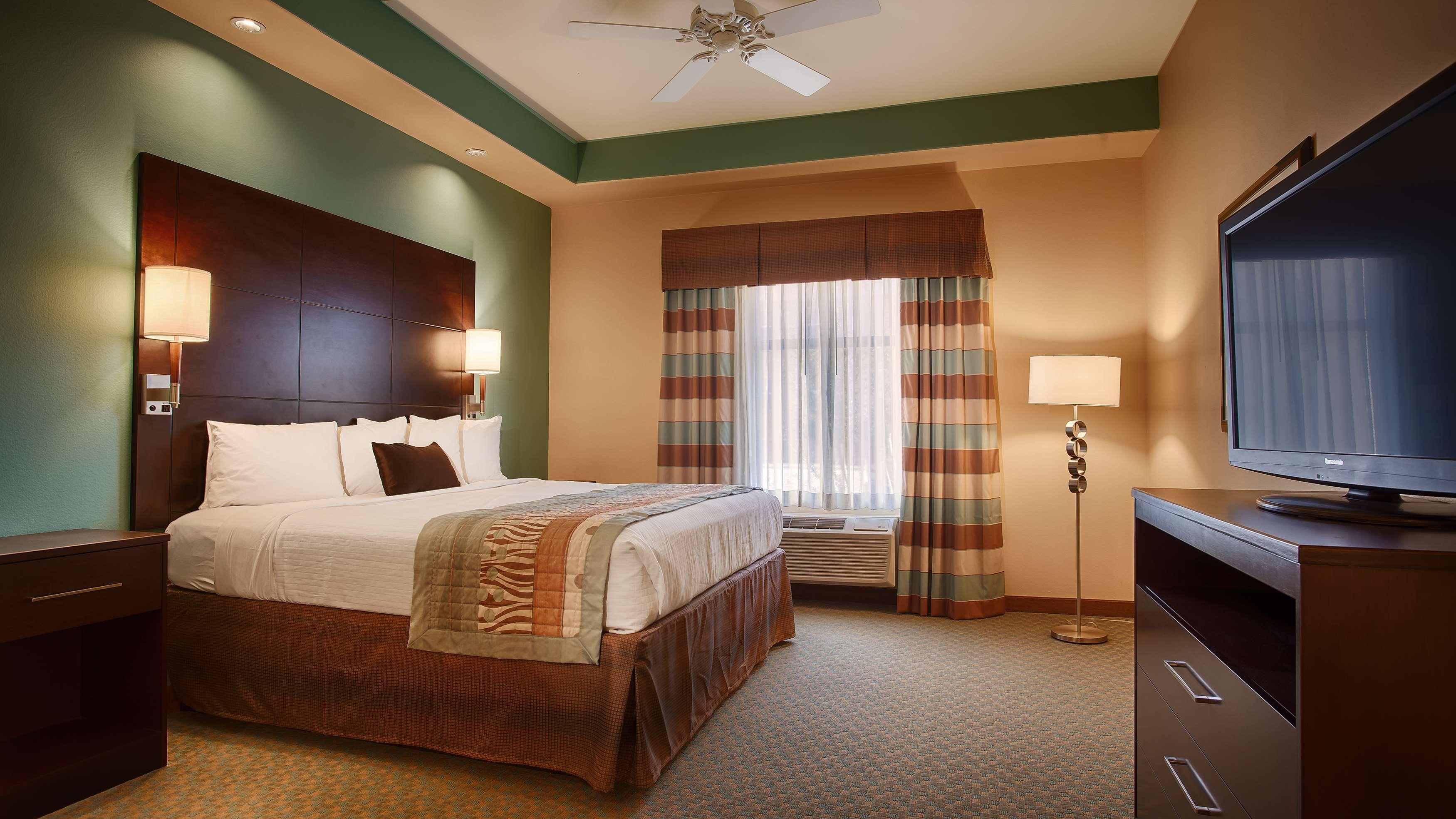 Best Western Plus Midland Suites Екстер'єр фото