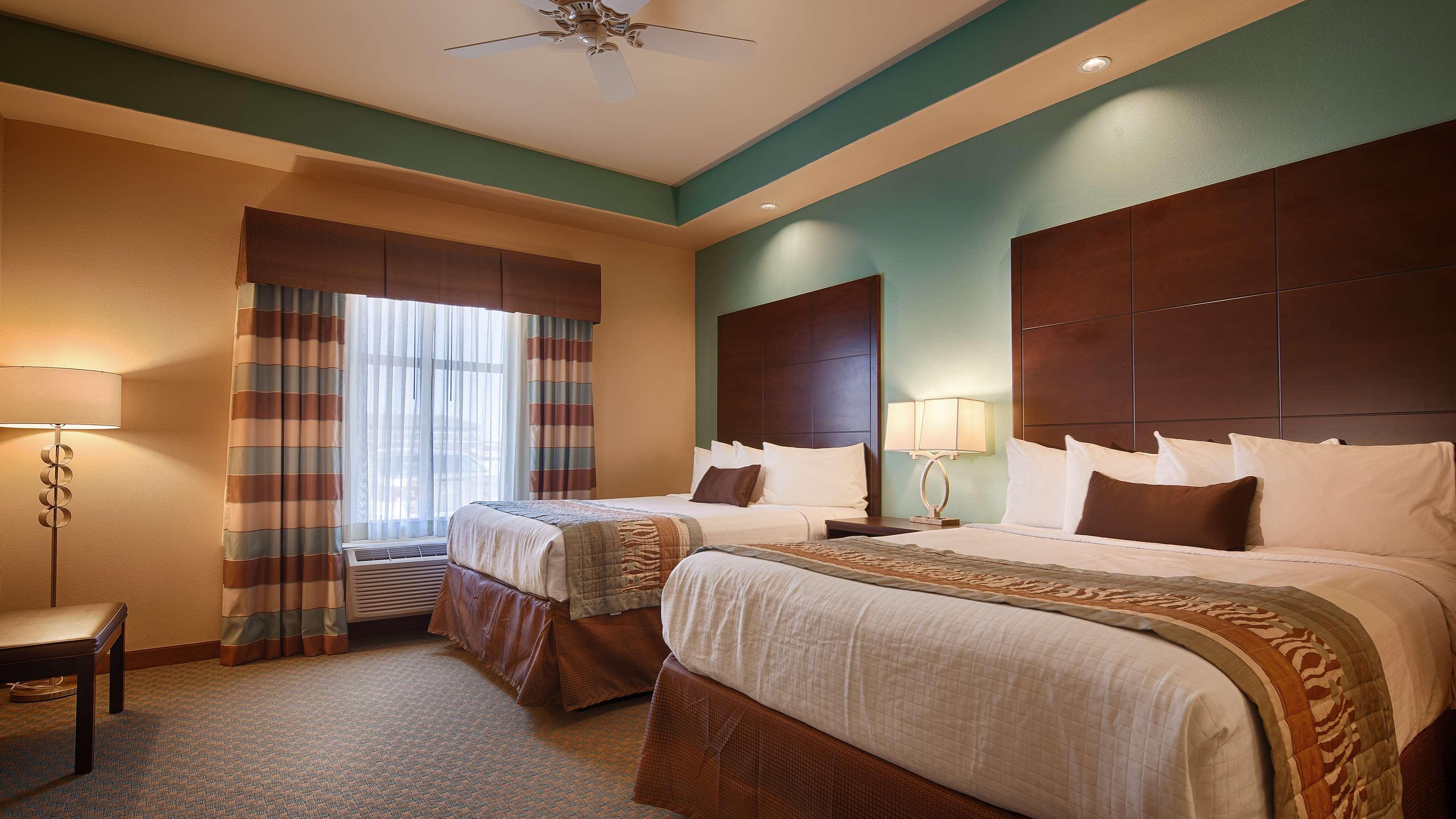 Best Western Plus Midland Suites Екстер'єр фото