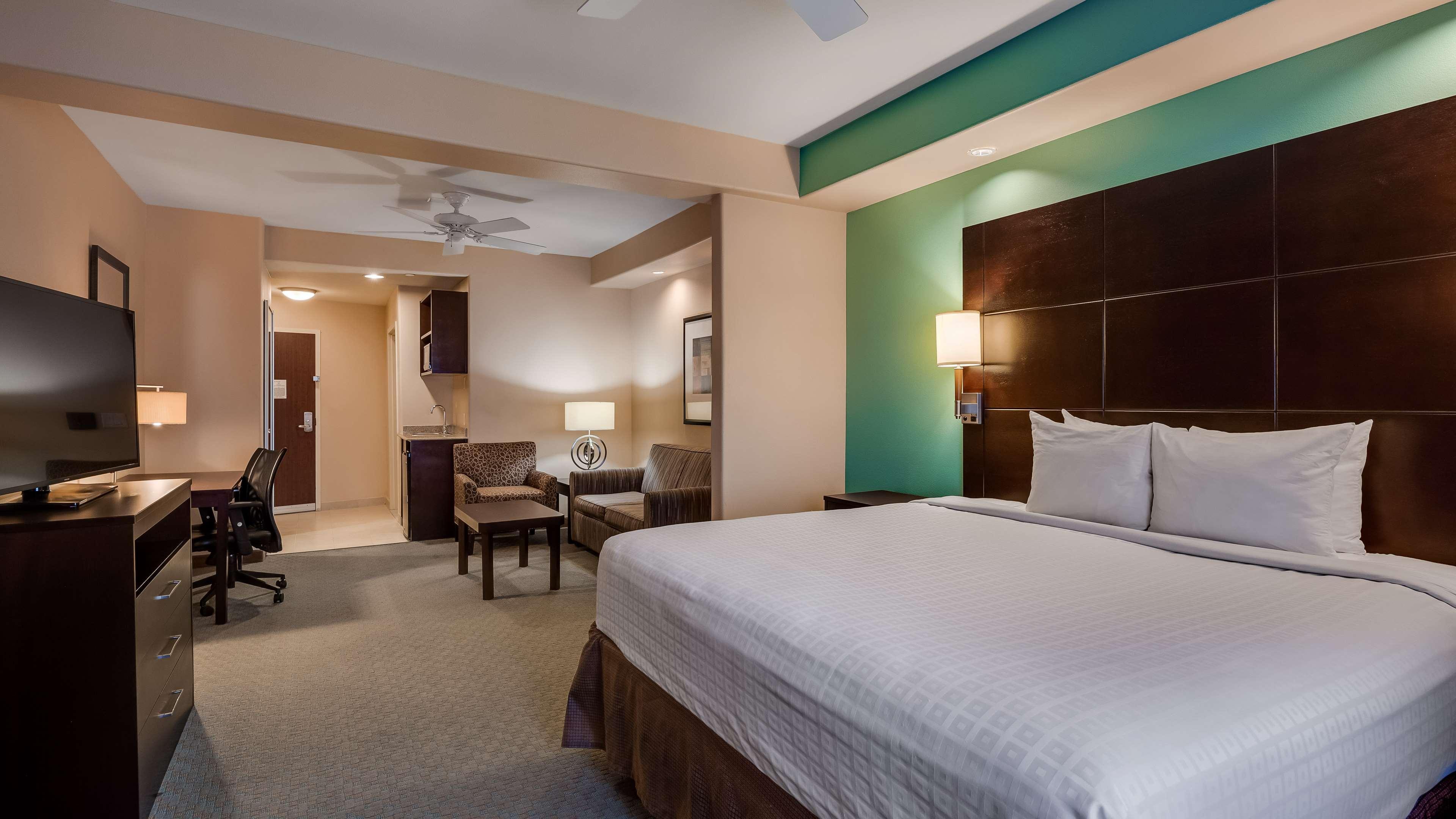 Best Western Plus Midland Suites Екстер'єр фото