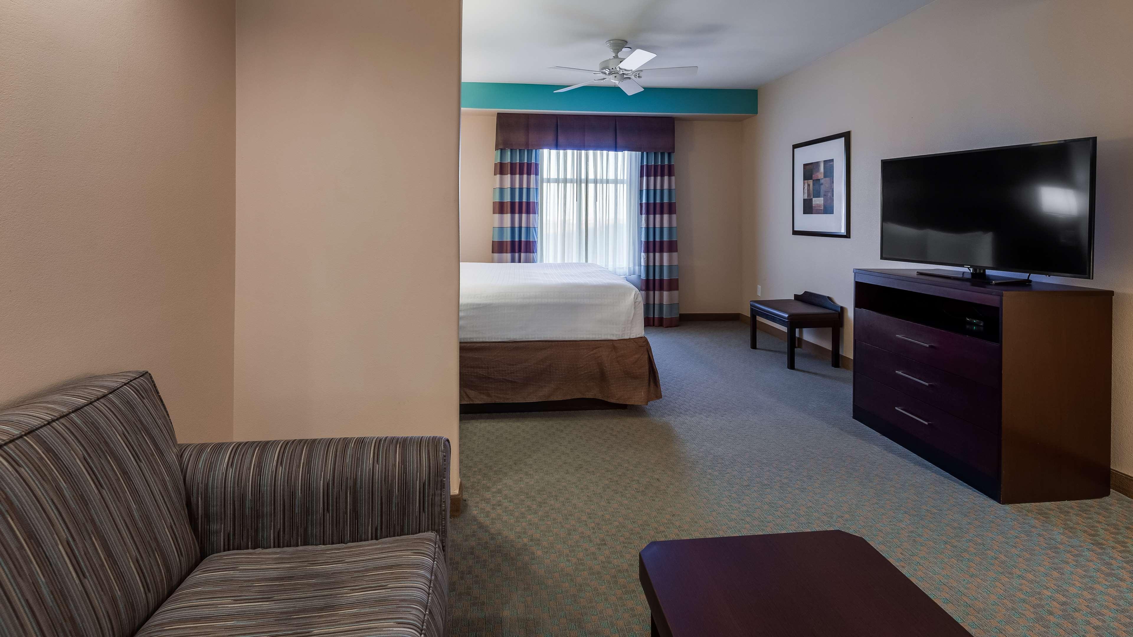 Best Western Plus Midland Suites Екстер'єр фото