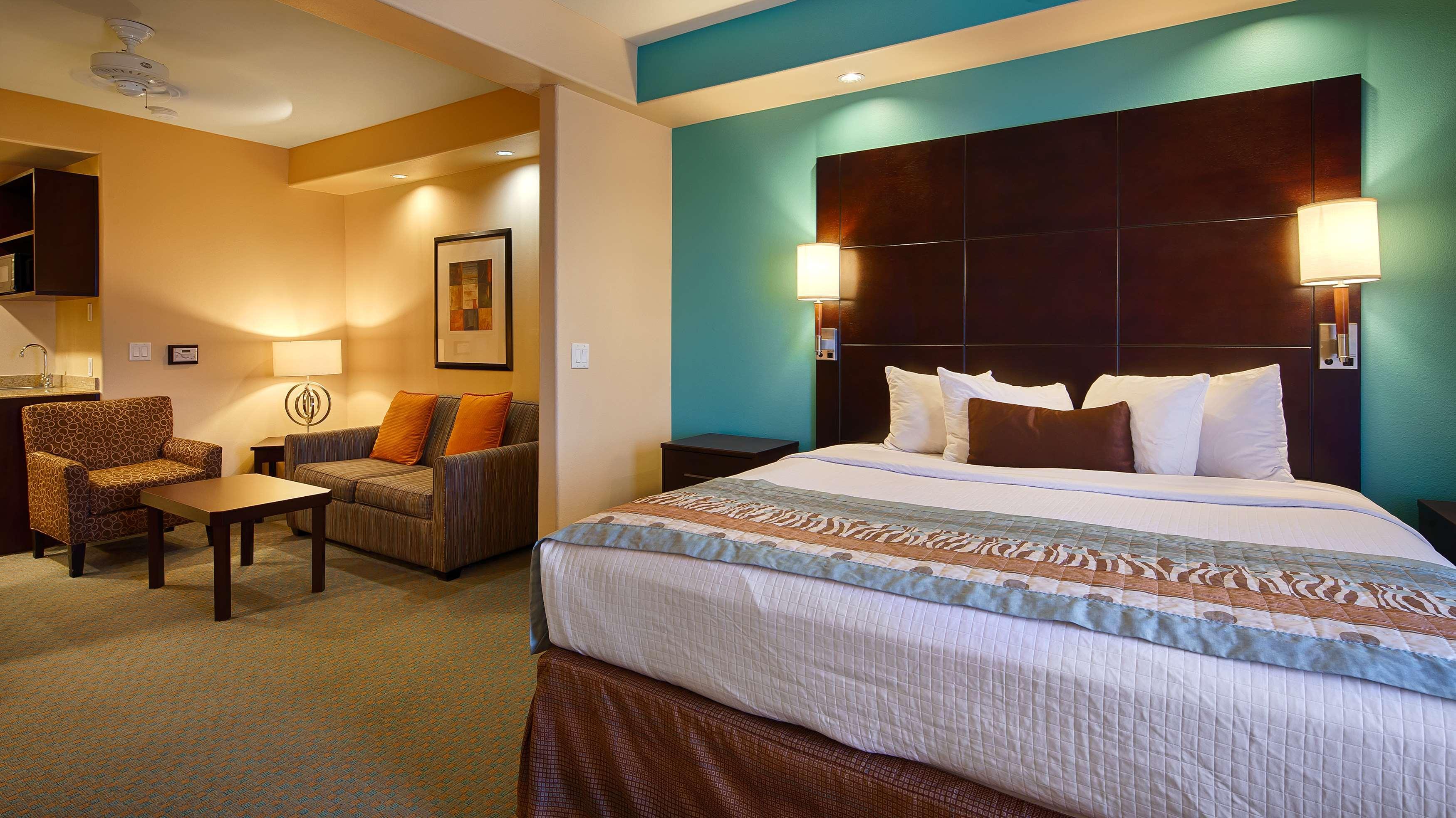Best Western Plus Midland Suites Екстер'єр фото