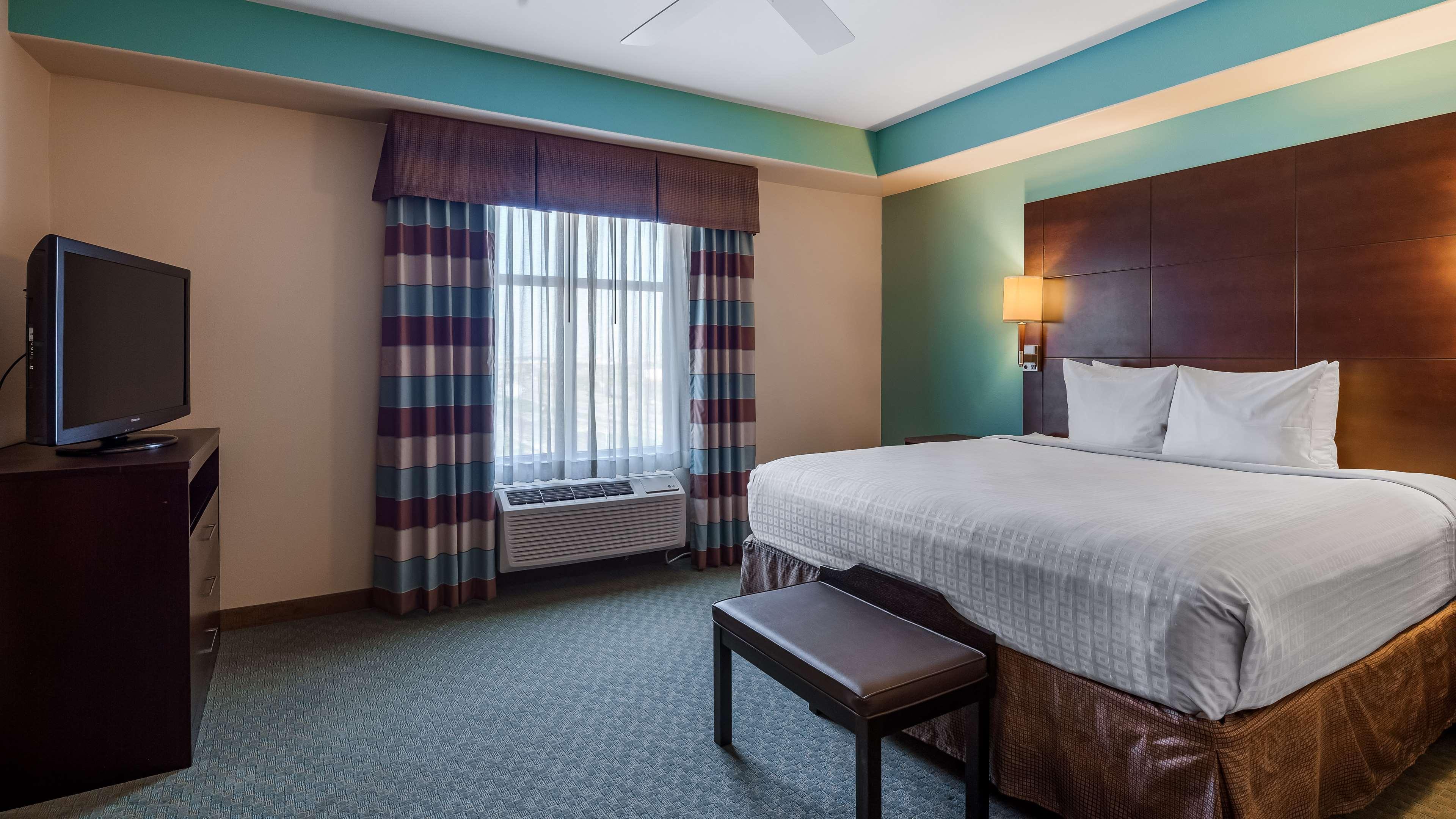 Best Western Plus Midland Suites Екстер'єр фото