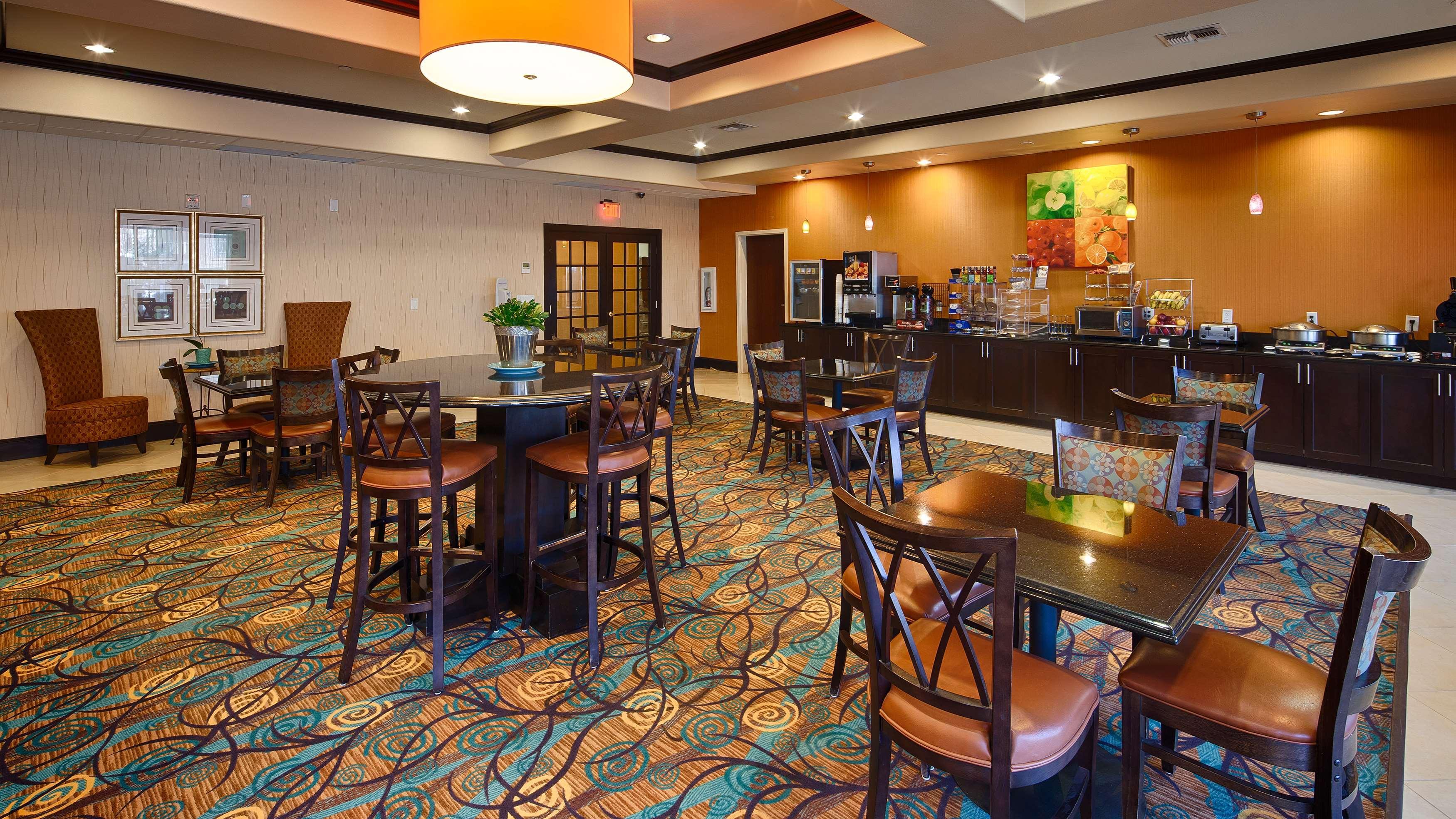 Best Western Plus Midland Suites Екстер'єр фото