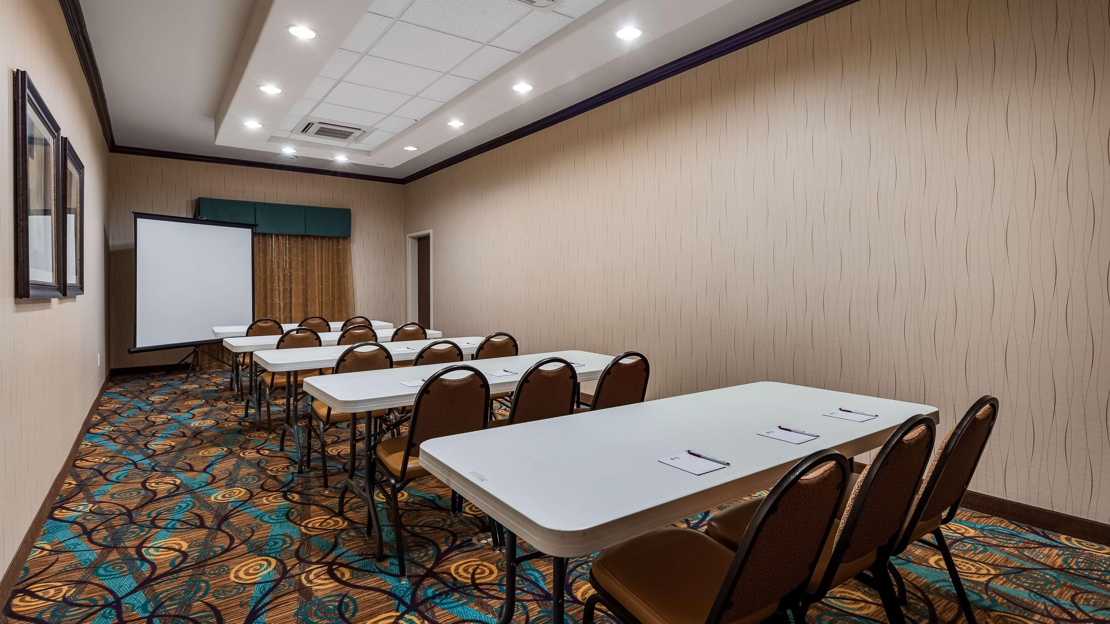 Best Western Plus Midland Suites Екстер'єр фото
