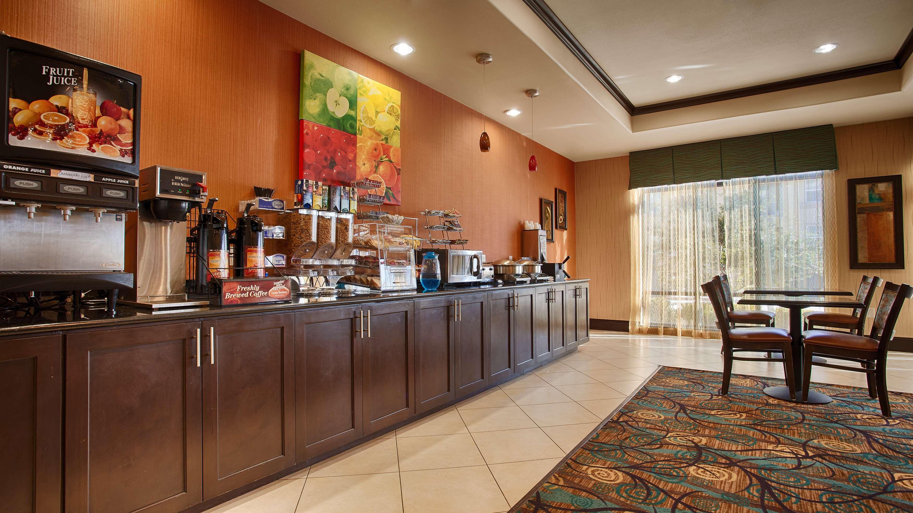 Best Western Plus Midland Suites Екстер'єр фото