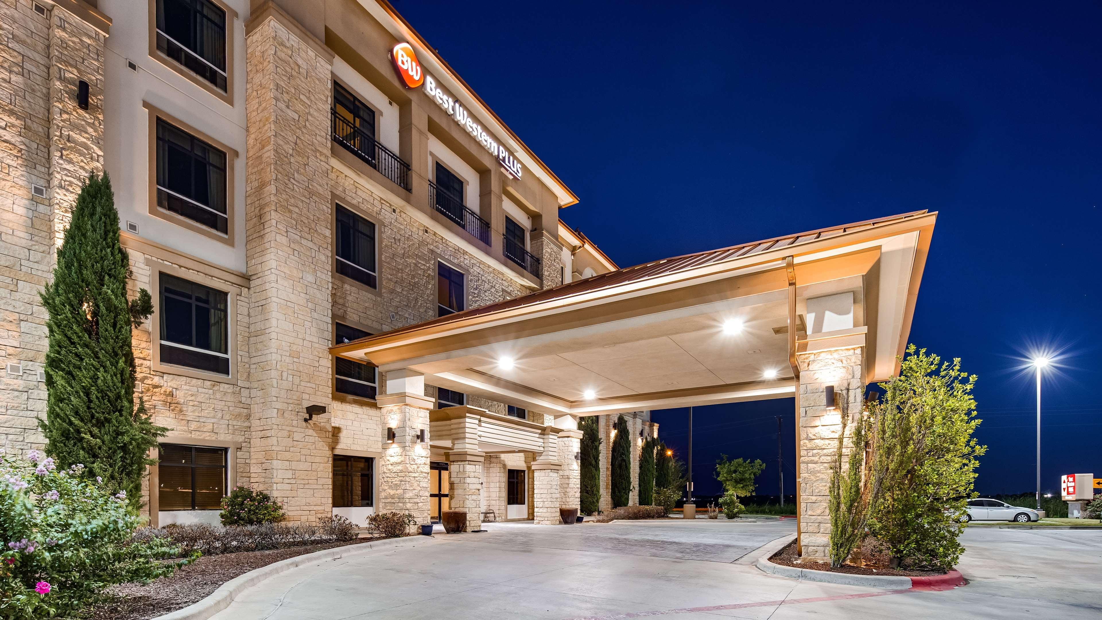 Best Western Plus Midland Suites Екстер'єр фото