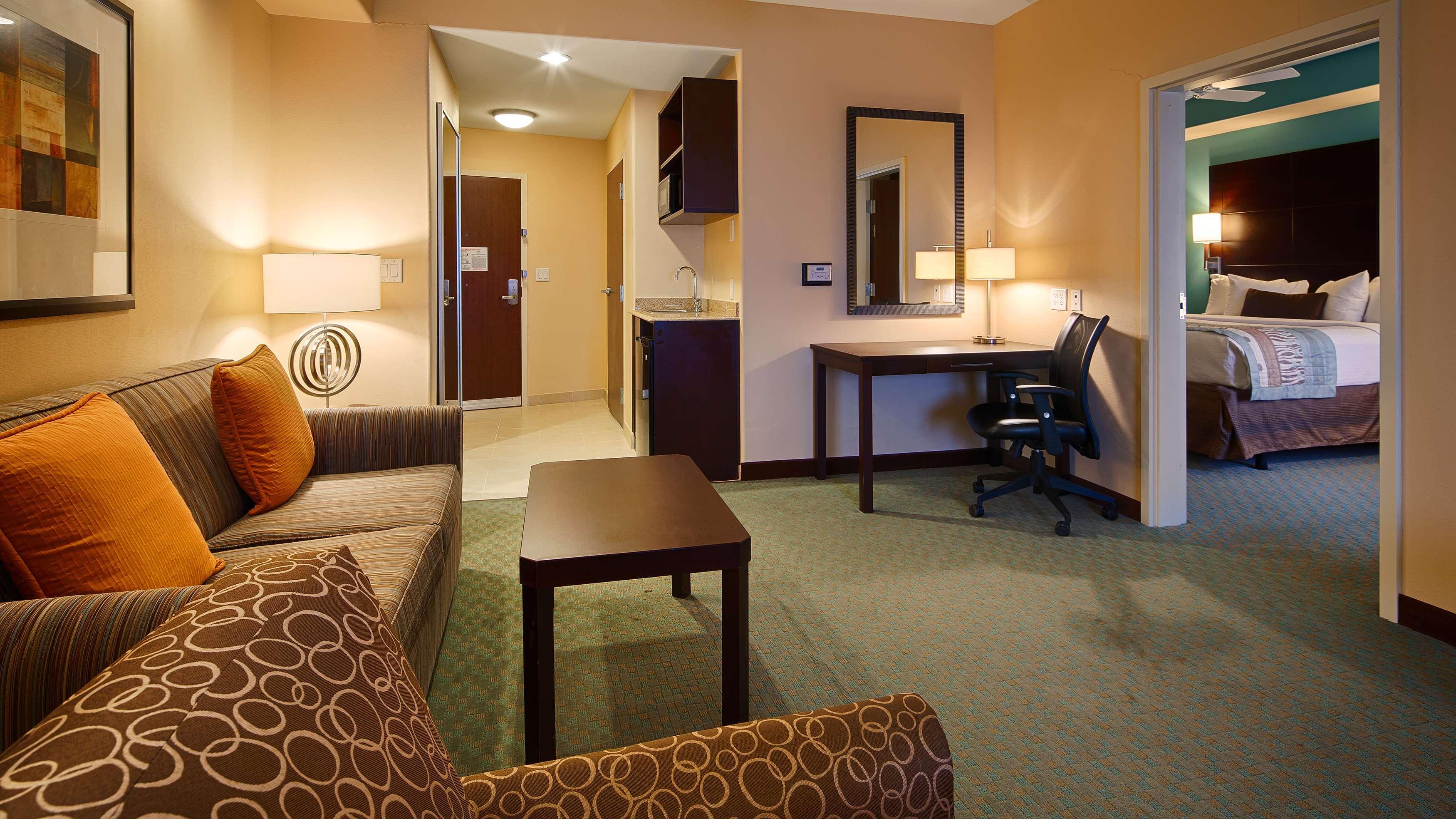 Best Western Plus Midland Suites Екстер'єр фото