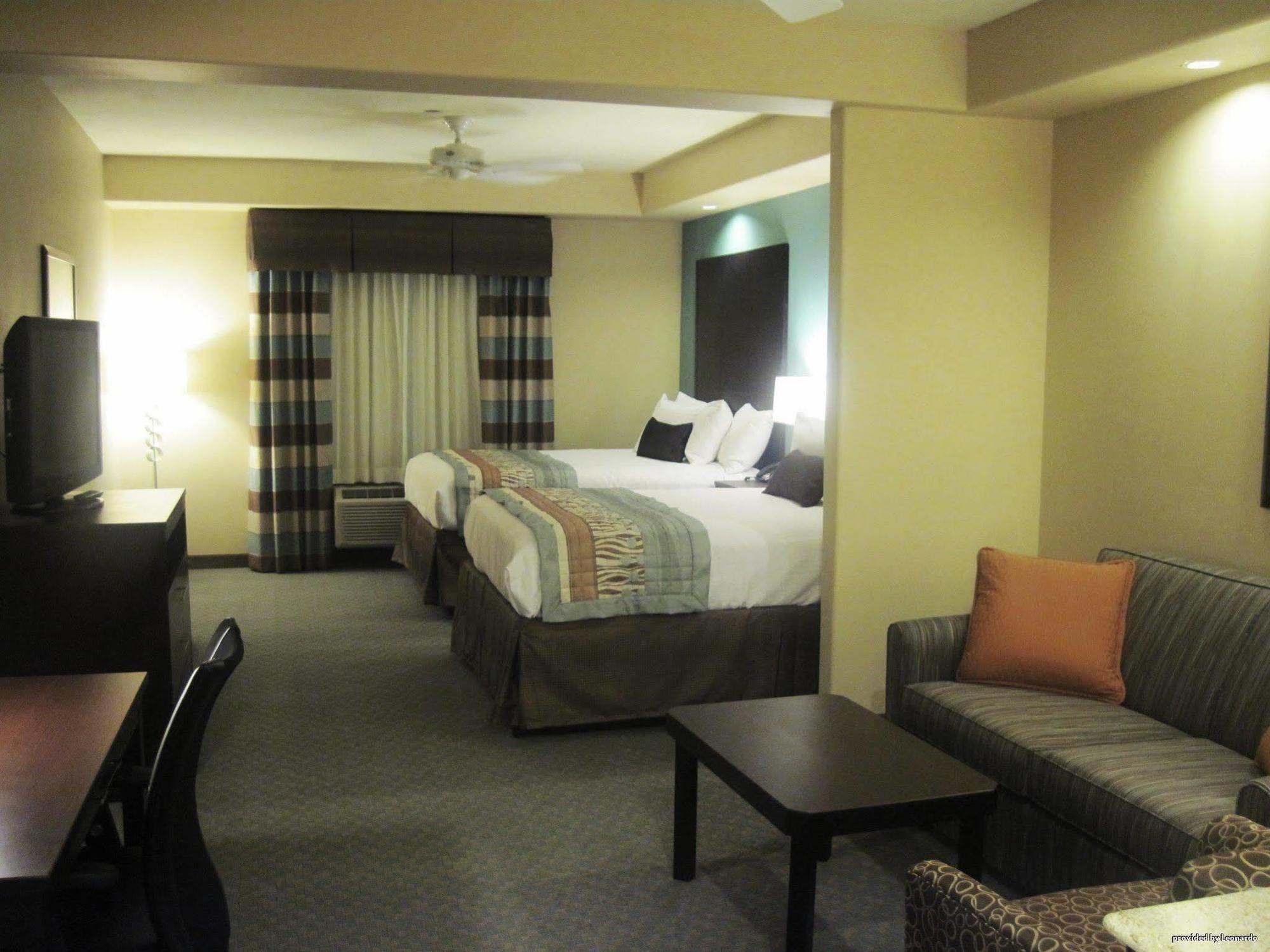 Best Western Plus Midland Suites Номер фото